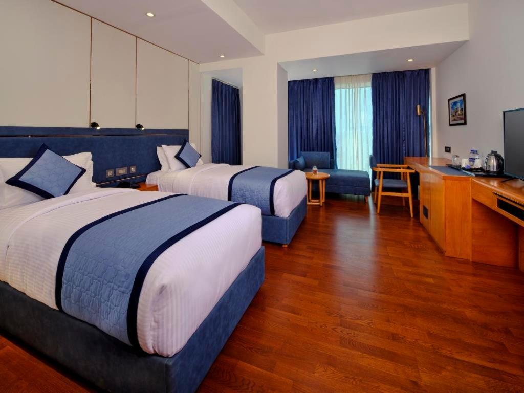 Pride Hotel Udaipur Exteriör bild