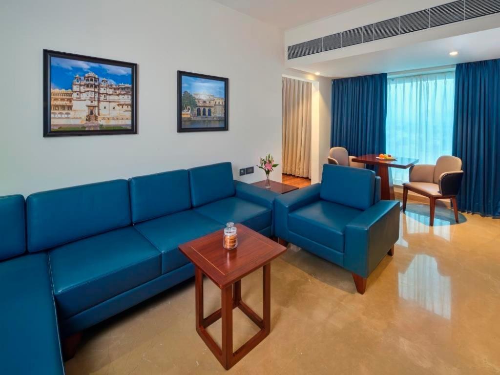 Pride Hotel Udaipur Exteriör bild