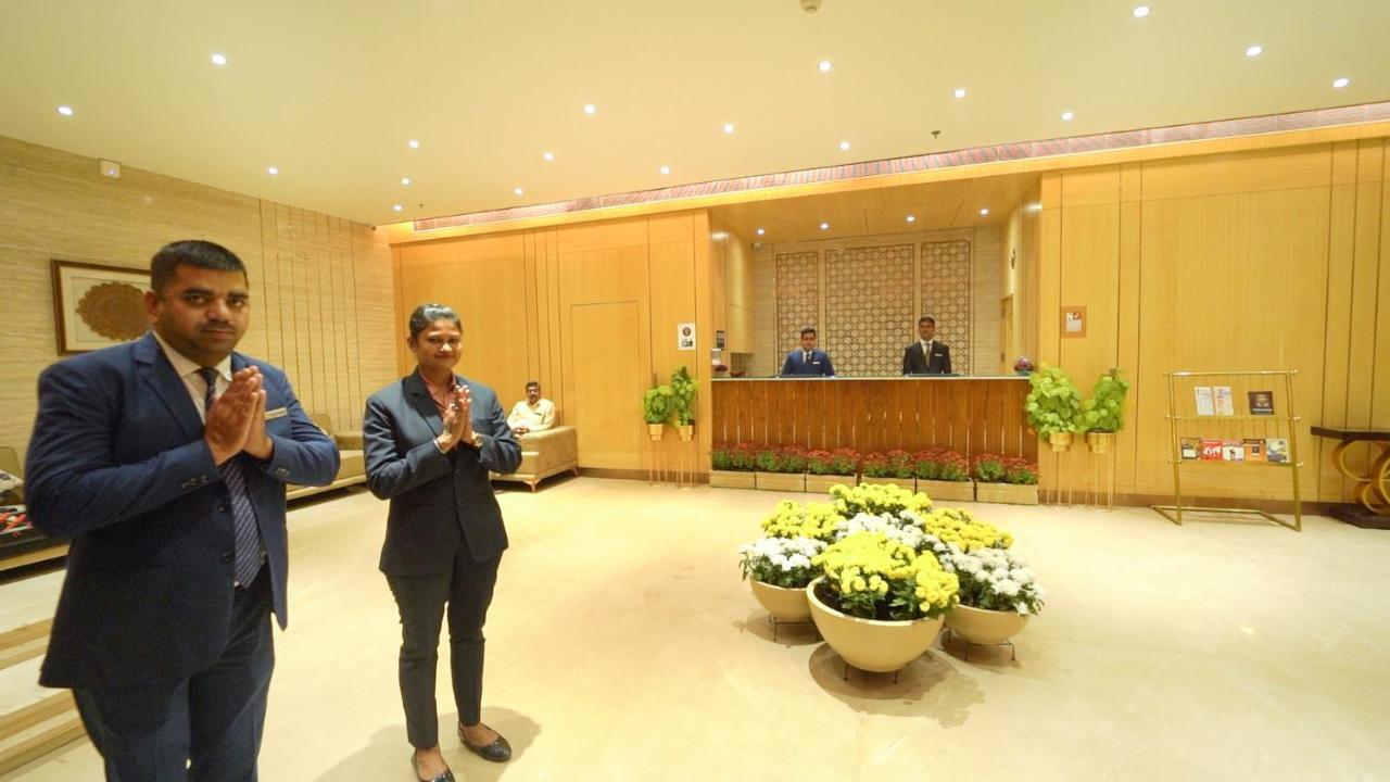 Pride Hotel Udaipur Exteriör bild