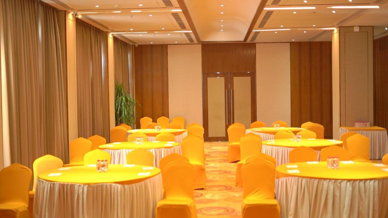Pride Hotel Udaipur Exteriör bild