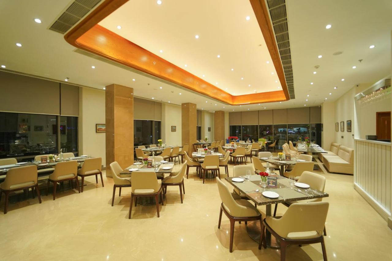 Pride Hotel Udaipur Exteriör bild