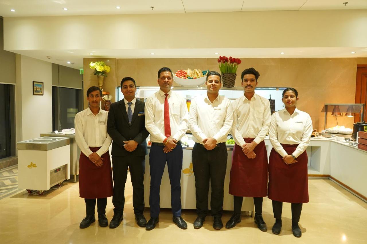 Pride Hotel Udaipur Exteriör bild